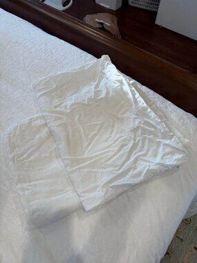 Brooklinen White Full/Queen Linen Duvet Cover Set. 2 Standard Shams